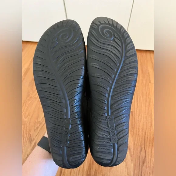 NAOT. Black Suede Mary Janes. Size Euro 42/US 11. - Picture 9 of 10